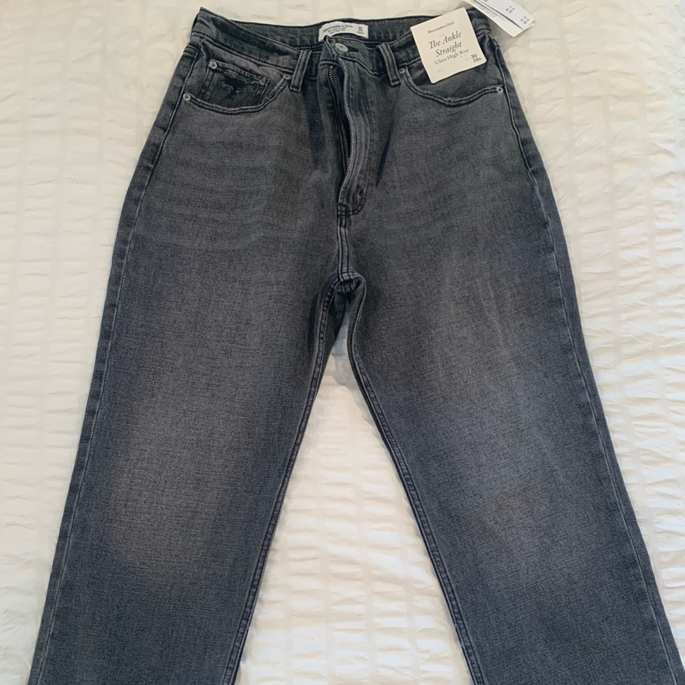 Abercrombie & Fitch Ultra High Rise Ankle Straight Jean